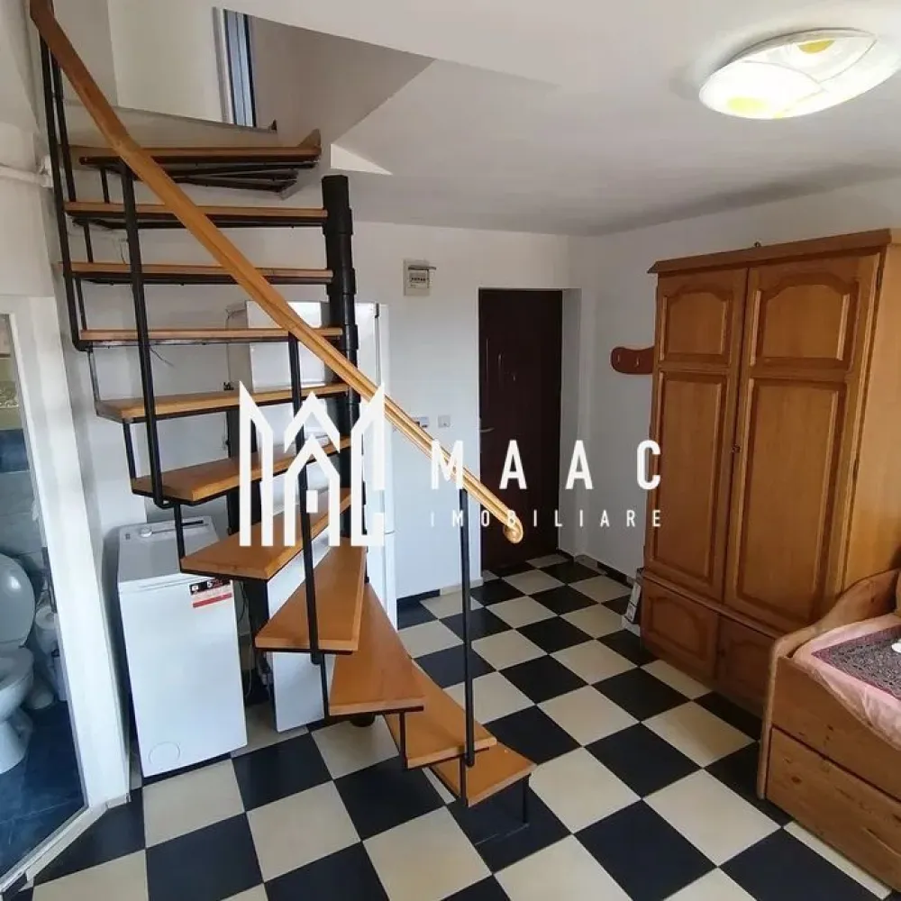 Apartament 3 camere | 55 MP | Decomandat | Mobilat | Lazaret - MAAC Imobiliare va prezinta un Apartament mansardat cu 3 camere, decomandat – Etaj 5 – Zona Lazaret, aproape de centru.

Caracteristici:
Compartimentare pe 2 niveluri 
Etaj: 5 (mansardă)
An construcție mansardă: 2008
Locație: Zona Lazaret – aproape de Mall, centru și mijloace de transport

Compartimentare interioară:
Nivel 1
Living deschis și luminos
Bucătărie open-space 
Baie cu cabină de duș

Nivel 2 
2 dormitoare separate 

Dotări și facilități:
Centrală termică proprie cu calorifere 

Avantaje suplimentare:
Poziționare excelentă, cu acces rapid către: Mall, centrul orașului, stații de autobuz și alte facilități urbane.

Construcție recentă a mansardei (2008).

Pentru mai multe informații sau pentru a programa o vizionare: ID: CP2554114
