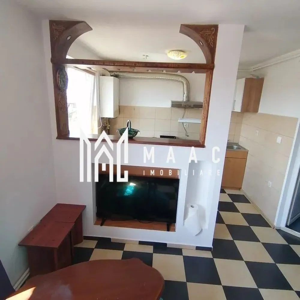 Apartament 3 camere | 55 MP | Decomandat | Mobilat | Lazaret - MAAC Imobiliare va prezinta un Apartament mansardat cu 3 camere, decomandat – Etaj 5 – Zona Lazaret, aproape de centru.

Caracteristici:
Compartimentare pe 2 niveluri 
Etaj: 5 (mansardă)
An construcție mansardă: 2008
Locație: Zona Lazaret – aproape de Mall, centru și mijloace de transport

Compartimentare interioară:
Nivel 1
Living deschis și luminos
Bucătărie open-space 
Baie cu cabină de duș

Nivel 2 
2 dormitoare separate 

Dotări și facilități:
Centrală termică proprie cu calorifere 

Avantaje suplimentare:
Poziționare excelentă, cu acces rapid către: Mall, centrul orașului, stații de autobuz și alte facilități urbane.

Construcție recentă a mansardei (2008).

Pentru mai multe informații sau pentru a programa o vizionare: ID: CP2554114