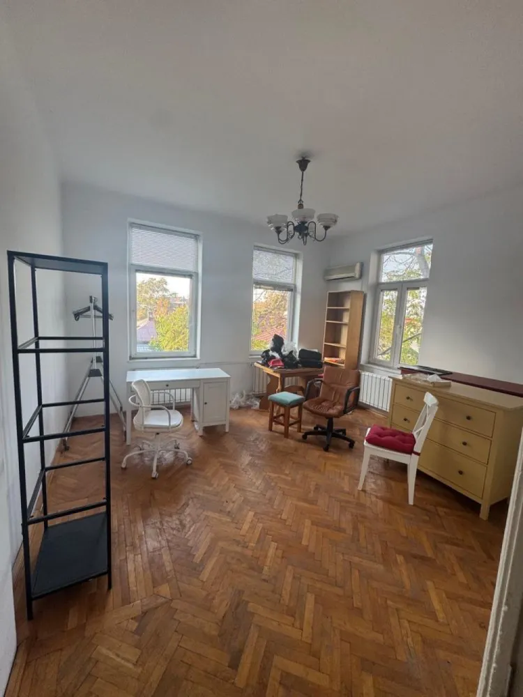 Casa de vanzare langa Parcul Carol - Casă de vânzare la doar cateva minute de Parcul Carol si Piata Unirii, pe str. Lamaitei, casa D- P+1 

Dotari: centrala termica proprie.

Proprietatea este spatioasa, eficient compartimentata, incaperi generoase si luminoase.
Este ideal ca si rezidenta pentru o firma care doreste sa isi desfasoare activitatea intr-un mediu placut, aproape de centrul orasului!