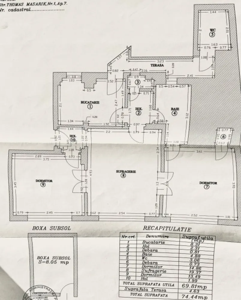 3 camere parter renovat zona Icoanei/Rosetti - Situat la coltul Str. Thomas Masaryk cu Str. Jean Louis Calderon in bloc construit 1930-1940 incadrat fara risc seismic.

Apartamentul este usor accesibil la parter si cu deschideri intre camere poate fi pretabil ca birou sau cabinet privat. Vedere catre gang/curte interioara, ferit de strada.

Beneficiaza; de dublu acces pe casa scarii cat si secundar din curtea interioara, mplu spatiu de depozitare si boxa la subsolul cladirii.

Renovat si oferit cu electrocasnice (frigider, masina de spalat) si bucatarie complet mobilata.

Pentru mai multe date sau programarea unei vizionari rog contact pe mail.