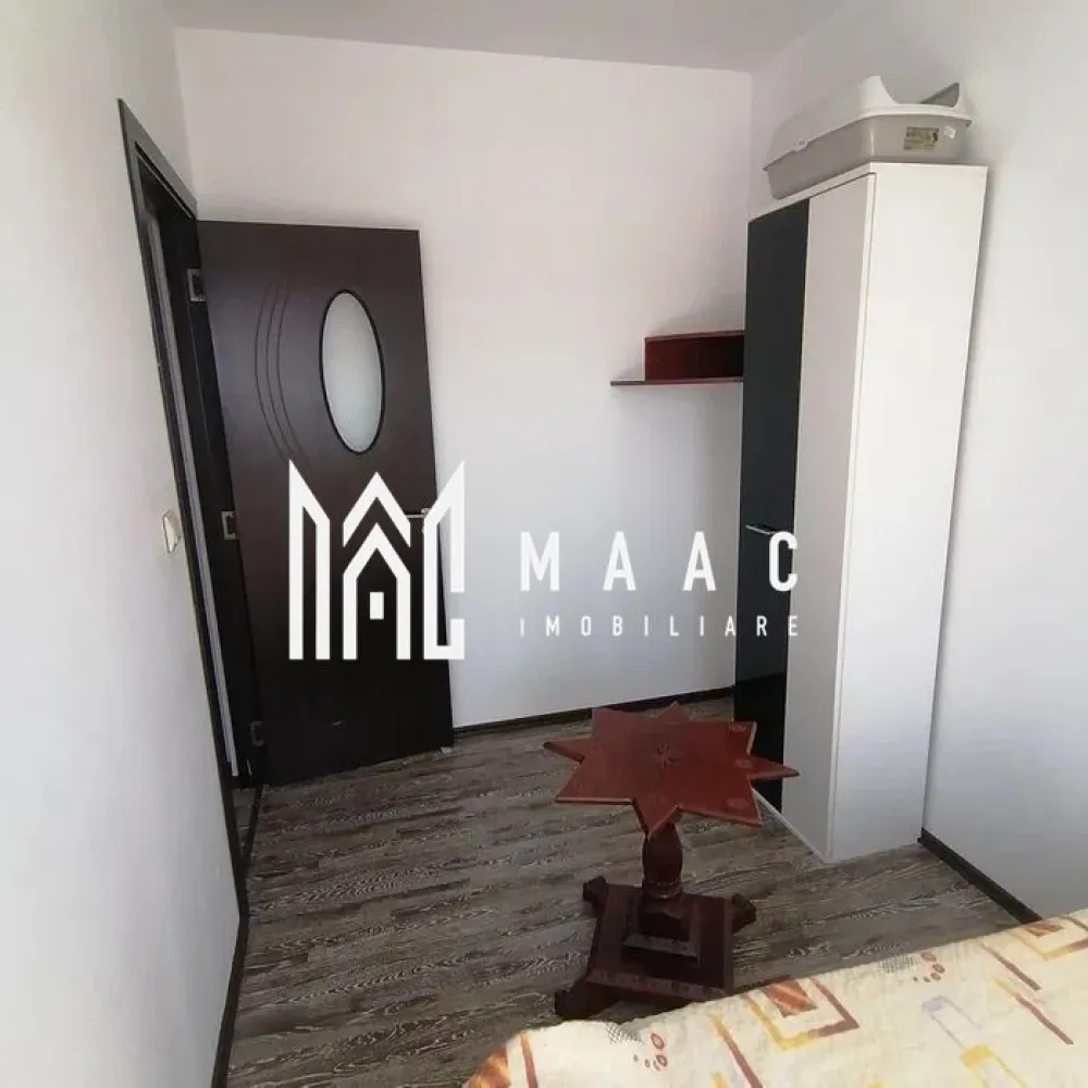 Apartament 3 camere | 55 MP | Decomandat | Mobilat | Lazaret - MAAC Imobiliare va prezinta un Apartament mansardat cu 3 camere, decomandat – Etaj 5 – Zona Lazaret, aproape de centru.

Caracteristici:
Compartimentare pe 2 niveluri 
Etaj: 5 (mansardă)
An construcție mansardă: 2008
Locație: Zona Lazaret – aproape de Mall, centru și mijloace de transport

Compartimentare interioară:
Nivel 1
Living deschis și luminos
Bucătărie open-space 
Baie cu cabină de duș

Nivel 2 
2 dormitoare separate 

Dotări și facilități:
Centrală termică proprie cu calorifere 

Avantaje suplimentare:
Poziționare excelentă, cu acces rapid către: Mall, centrul orașului, stații de autobuz și alte facilități urbane.

Construcție recentă a mansardei (2008).

Pentru mai multe informații sau pentru a programa o vizionare: ID: CP2554114
