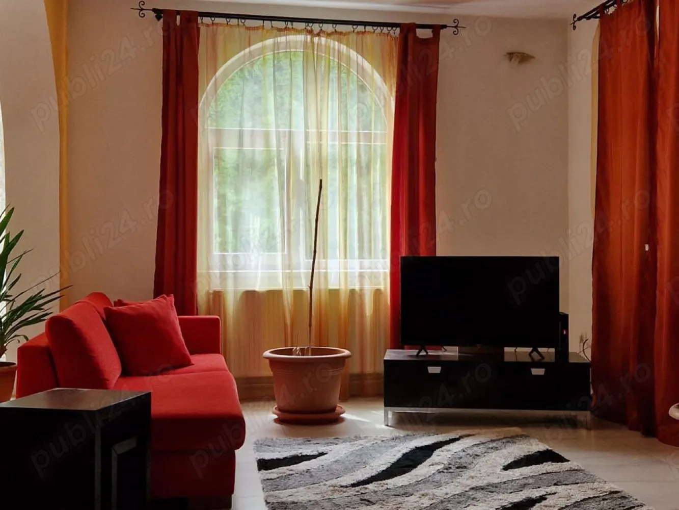 Persoana fizica vand vila zona Bucium - 240mp suprafata utila
820mp suprafata teren

Garaj beci terasa spatioasa

Mai multe detalii in privat