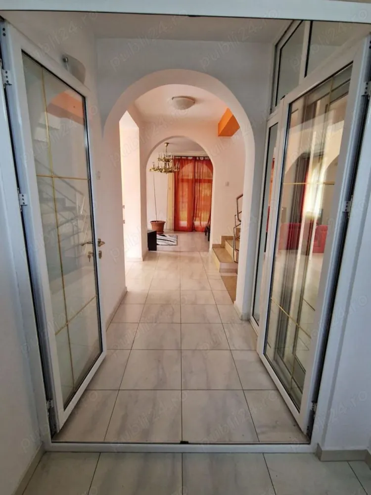 Persoana fizica vand vila zona Bucium - 240mp suprafata utila
820mp suprafata teren

Garaj beci terasa spatioasa

Mai multe detalii in privat
