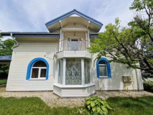 Persoana fizica vand vila zona Bucium