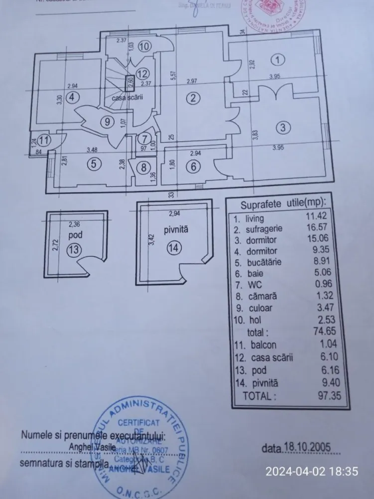 Vand apartament in vila - Se vinde apartament in vila la etajul 1, intrare separata. Curte comuna un singur vecin. 
Apartamentul are acces la pod care tine cat suprafata apartamentului si o camera subsol.
O parte din apartament circular cu posibilitatea de inchidere si o parte decomandat.
Va permite cu usurinta sa faceți 2 apartamente independendente.
2 bai una de serviciu, una, din dormitor. Camara, un balconas de 1 mp
Imbunatatiri: geamuri termopan, jaluzele electrice, centrala termica si sobe pe gaz, usa din fier de ceea mai buna calitate, interfon cu video.
Imobilul se afla in Petru Rares, o strada in plina dezvoltare.
Facilitati: spital aproape, magazine, gura de metrou Basarab, scoala, gradinite.