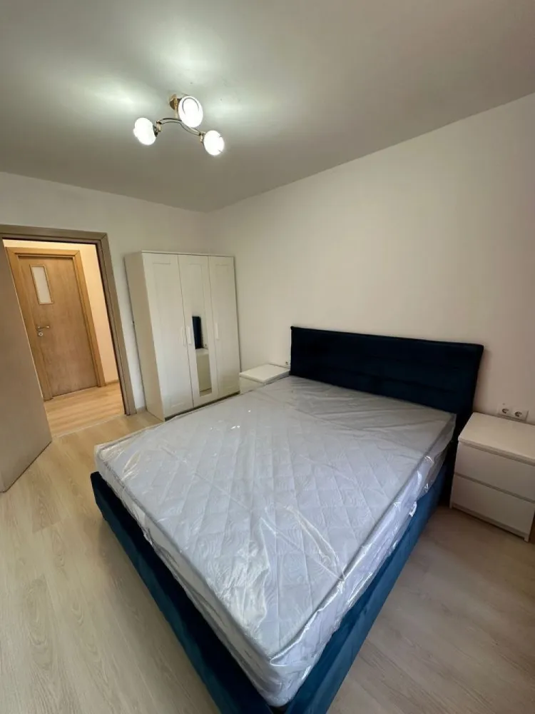 Apartament 4 camere zona Lujerului - Proprietar vand apartament 4 camere 94 mp2 . zona lujerului

-doua bai, doua balcoane
-etaj 5/10 
-centrala proprie
-masina de spalat vase
-loc de parcare
-Instalatia schimbata 

Apartamentul este recent zugravit. 
Paturile, mobila din camere, TV, masina de spalat, frigider toate sunt noi. 

Pentru mai multe detalii rog sa ma contactati pe nr din anunt!