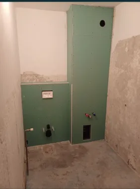 Vand sau schimb apartament plus teren