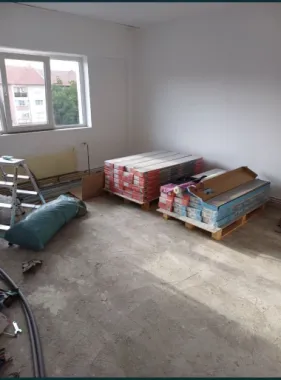 Vand sau schimb apartament plus teren
