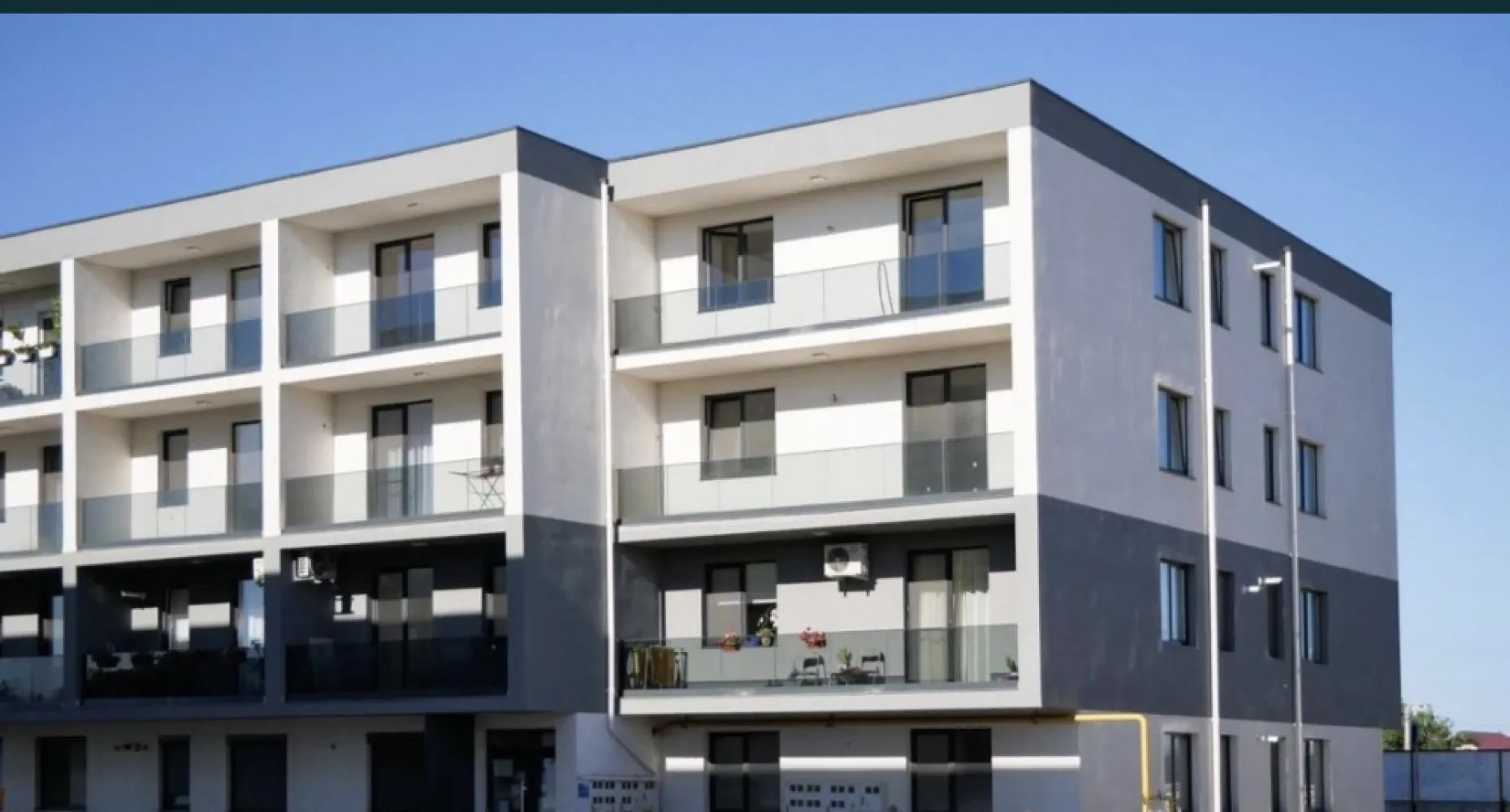 BRASADAS vinde apartamente LA CHEIE in Lumina Residence. - Lumina Residence reprezintă o investiție sustenabilă de viitor dar și o oază de liniște, amplasat la doar 15 minute de orașul Constanța și de stațiunea Mamaia.

7 imobile, construite pe o suprafață de 17.000 mp, cu toate facilitățile necesare. Centru comercial, loc de joacă pentru copii, supermarket și parcare privată.

Toate apartamentele sunt spatioase si compartimentate inteligent. 

STUDIO -urile au suprafețe intre 37 mp. la PARTER fara balcon si 44 mp la etajele 1-3 cu balcon. 
APARTAMENTELE au 53 mp. la PARTER fara balcon si 65 mp. la etajele 1-3 cu balcon 10 mp. 

Toate imobilele beneficiază de terase generoase.

Fiecare stil de design are o amprentă contemporană, fără să afecteze, însă, căldura și confortul interioarelor, fiind un tribut adus materialelor rezistente, designului de calitate și finisajelor de top.

Esti pregătit să faci pasul spre cel mai drag loc ție?

Www.brasadas.com.