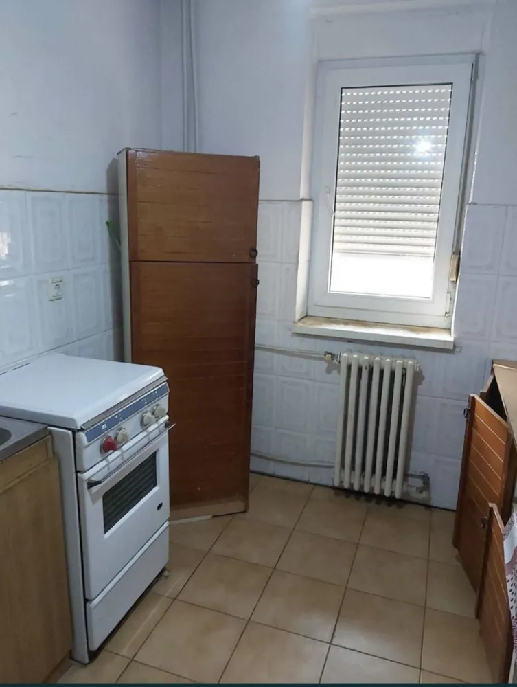 Apartament Tomis II Constanta - Ofer spre vanzare un apartament situat in cartierul Tomis II,Str. Crisanei nr 69, bl G1, sc. C, la parter.

Acesta are o dimensiune de 47 mp .