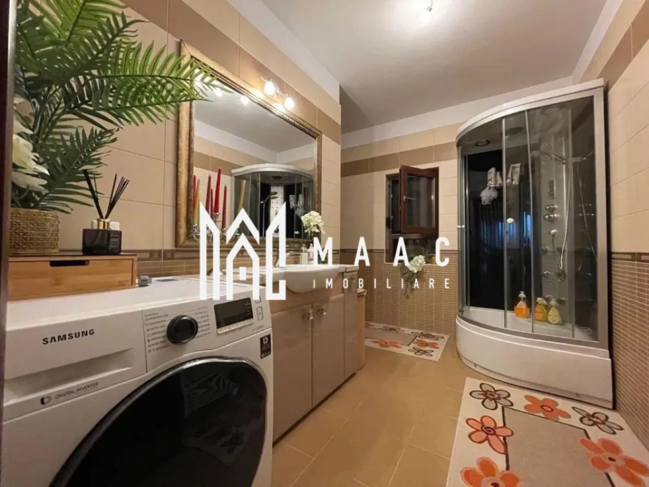 Casă complet mobilată | Teren 407 mp I Garaj și foișor I Șura Mare - MAAC Imobiliare propune spre vânzare o casă unifamilială, situată în localitatea Șura Mare, într-o zonă liniștită și bine conectată cu orașul Sibiu. Proprietatea beneficiază de un teren generos de 407 mp și o suprafață utilă de 164 mp, la care se adaugă terasă, balcoane și garaj.

Compartimentare funcțională, pe două niveluri:
Parter:
Living generos de 42,35 mp
Bucătărie separată
Baie
Cămară
Cameră tehnică
Terasă cu ieșire directă din bucătărie

Etaj:
3 dormitoare
2 dressinguri
Hol
Baie
2 balcoane

Dotări și avantaje:
Tâmplărie PVC Qfort cu geam tripan
Rulouri electrice la ferestre și uși, atât la parter cât și la etaj
Încălzire atât prin centrală pe gaz (în garanție), cât și prin centrală pe lemne
Curent trifazic, apă curentă, canalizare
Garaj în curte cu 2 porți electrice
Foișor amenajat
Poartă auto automatizată

Se vinde complet mobilată și utilată

Această proprietate este ideală pentru o familie care își dorește confort, spațiu și un cadru liniștit, la câțiva kilometri de Sibiu. 
O locuință completă, bine dotată și pregătită pentru mutare.

Pentru mai multe detalii, menționați telefonic ID: CP2555455