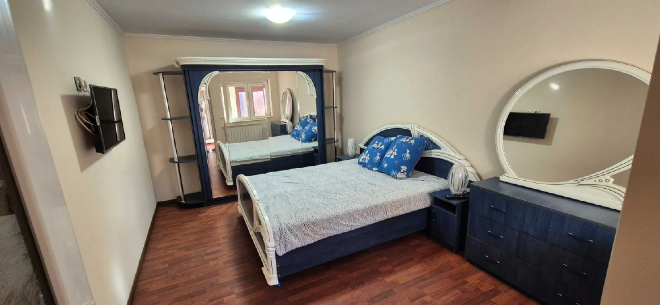 Vila Mobilata/Utilata Zona Intrarea Bucuresti Magurele Sector 5 Buc - De Vanzare Vila Utilata/Mobilata Recent Renovata Centrala Gaze pt fiecare etaj. Adresa Str.Intrarea Bucuresti Magurele sector 5 Bucuresti, Are toate utilitatile ,apa, gaze, canal, 2centrale..etc. Se vinde complet mobilata sau nemobilata Supafata teren 250mp. Suprafata construita Parter 110mp. Suprafata construita Etaj 131mp. Pt. Clienti Seriosi interesati, se pot trimite Schite Casa, mai multe poze si un Filmulet. Zona linistita si aerisita Casa este cu fata spre Sud,
 Pt. mai multe detali ma puteti contacta pe tlf./Si Whatsapp.! Nu raspund la Mail !