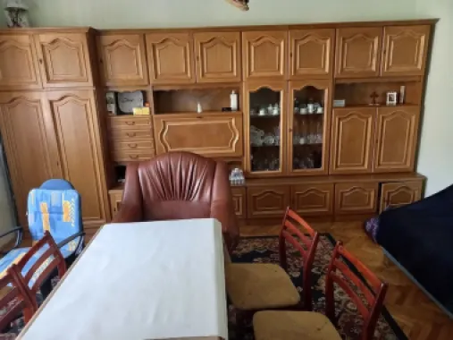 BRASADAS vinde casa cu etaj 5 cam in zona Titulescu.