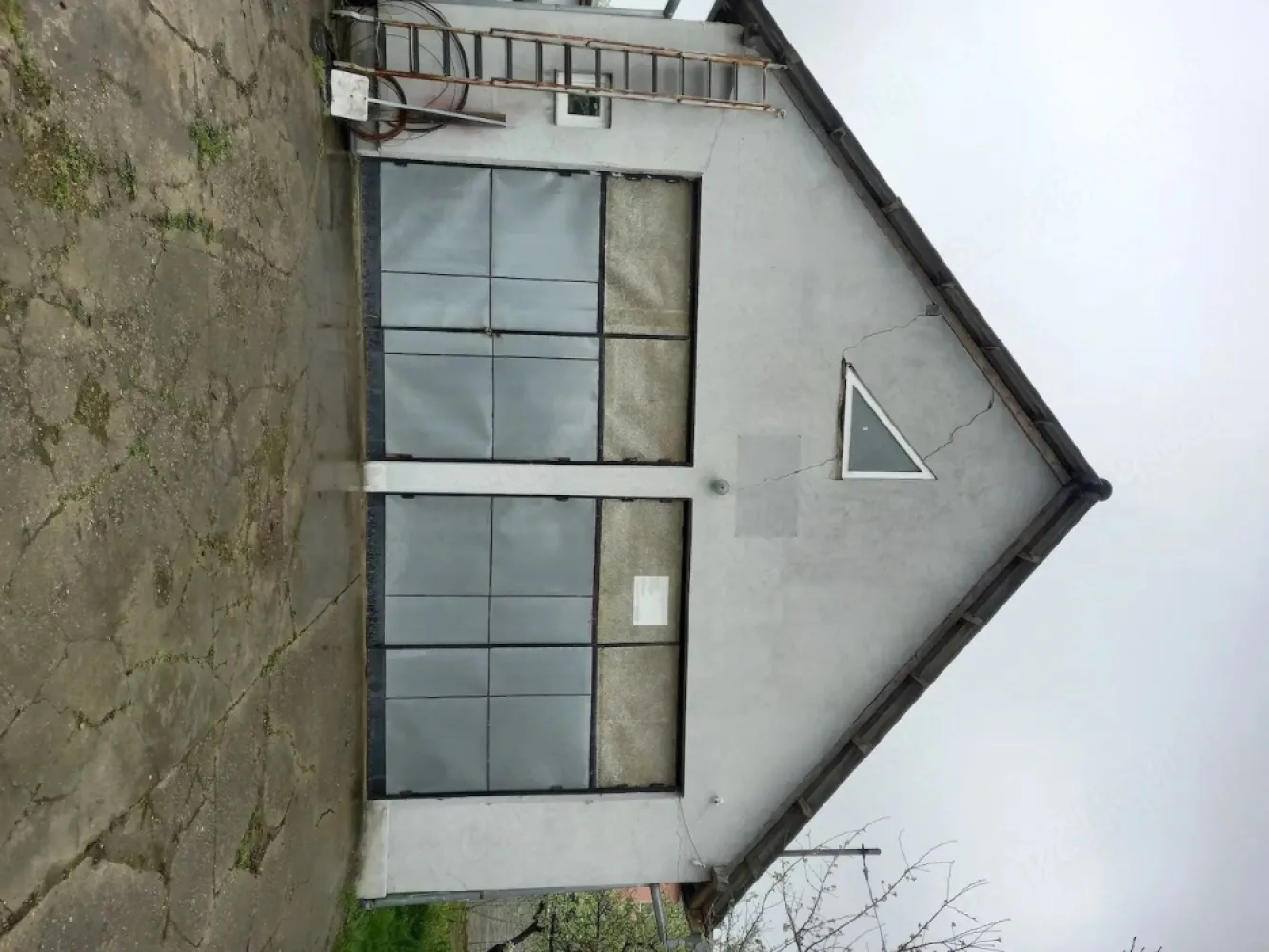 BRASADAS vinde casa cu teren și anexa. - Agenția imobiliara BRASADAS vinde casa cu etaj cu suprafața utila de 236mp, suprafața teren 
786mp un garaj cu 2 boxe. 
Casa este pe colț cu posibilitate de extindere.
Www.brasadas.com.