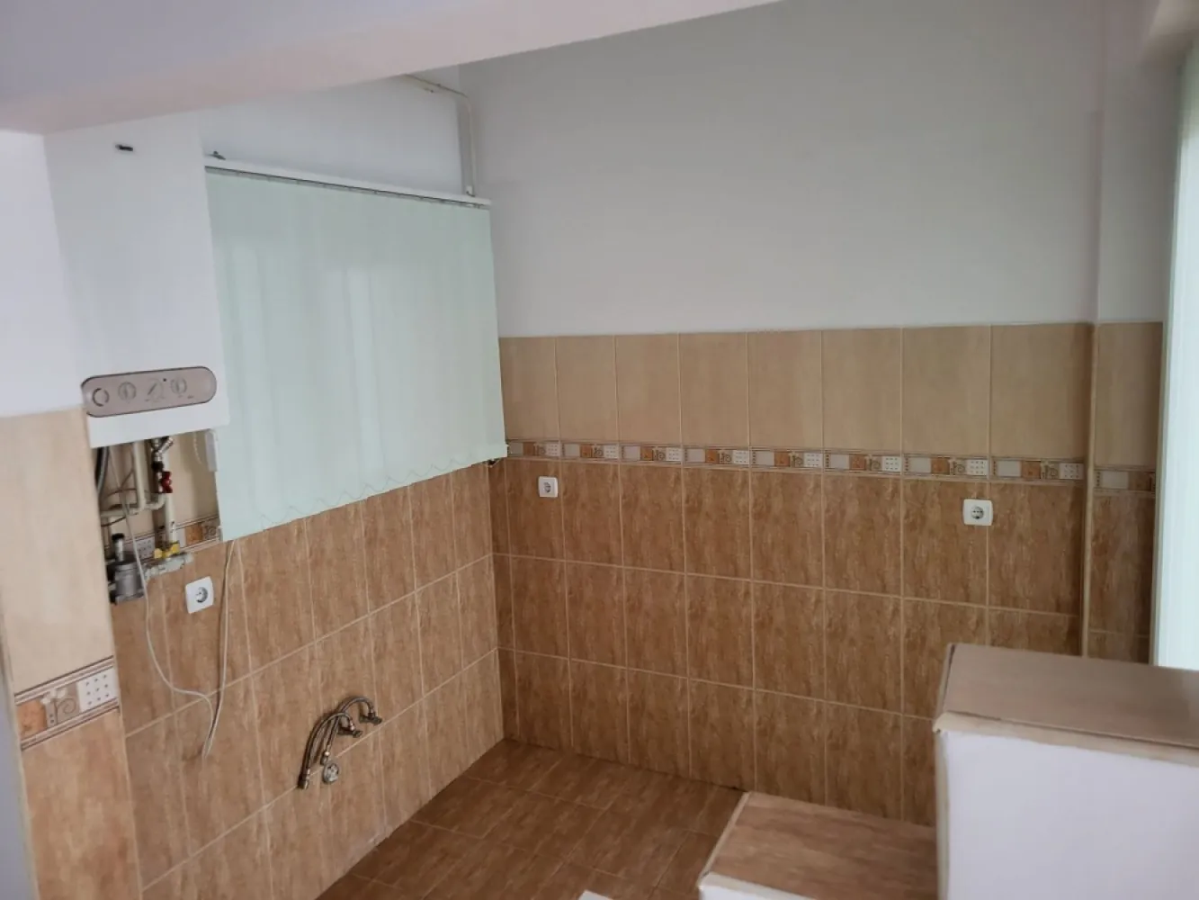 BRASADAS vinde ap 2 cam la PARTER in CENTRU. - Agenția imobiliara BRASADAS vinde apartament cu 2 camere 46 mp. utili, zona centrala, situat la parter.
Spatiul este ideal pentru birouri sau pentru locuit.
Bloc construit in anul 2007, foarte aproape de toate facilitatile.
Www.brasadas.com.