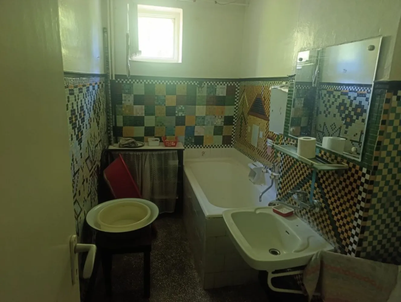 BRASADAS vinde ap 2 cam etaj 3/4 - Agentia imobiliara BRASADAS vinde apartament cu doua camere la etajul 3 din 4 in bloc din cărămidă, peste drum de Kaufland , City Mall, 60 mp. in zona liniștită cu verdeață. 
Apartamentul necesita renovare.
Www.brasadas.com.