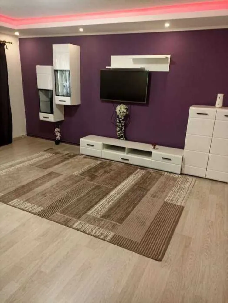 BRASADAS vinde ap 3 camere, zona soarelui etaj 1/4. - Agentia imobiliara BRASADAS vinde apartament 3 camere, complect mobilat si utilat decomandat, 3 camere, 1 bucatarie, 2 bai, 1 balcon, hol mic, hol mare, cu centrala termica si toate utilitatile inclusiv cablu tv cu internet, parcare privata, boxa beci, geamuri, usi termopane, usa de la intrare securizata, 78 m patrati, la etajul 1 din 4, zona Soarelui.
Www.brasadas.com.