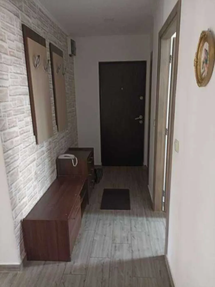 BRASADAS vinde ap 3 camere, zona soarelui etaj 1/4. - Agentia imobiliara BRASADAS vinde apartament 3 camere, complect mobilat si utilat decomandat, 3 camere, 1 bucatarie, 2 bai, 1 balcon, hol mic, hol mare, cu centrala termica si toate utilitatile inclusiv cablu tv cu internet, parcare privata, boxa beci, geamuri, usi termopane, usa de la intrare securizata, 78 m patrati, la etajul 1 din 4, zona Soarelui.
Www.brasadas.com.