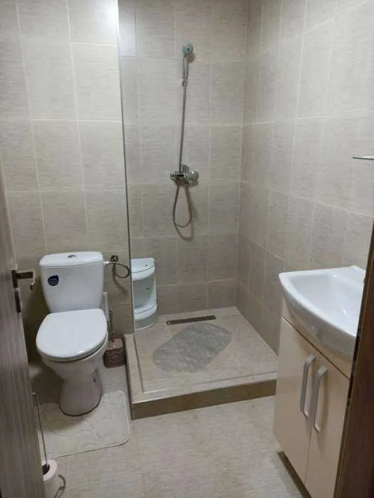 BRASADAS vinde ap 3 camere, zona soarelui etaj 1/4. - Agentia imobiliara BRASADAS vinde apartament 3 camere, complect mobilat si utilat decomandat, 3 camere, 1 bucatarie, 2 bai, 1 balcon, hol mic, hol mare, cu centrala termica si toate utilitatile inclusiv cablu tv cu internet, parcare privata, boxa beci, geamuri, usi termopane, usa de la intrare securizata, 78 m patrati, la etajul 1 din 4, zona Soarelui.
Www.brasadas.com.