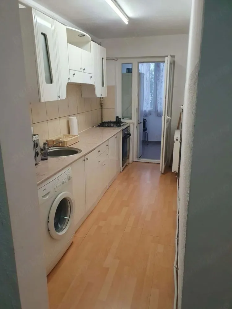 Apartament vanzare 2 camere 78 mp, Micro 15 - De vanzare apartament cu 2 camere cu o suprafata de 77,8mp , situat in cartierul Micro 15.
Apartamentul este bine compartimentat și dispune de 2 balcoane , iar camerele sunt spatioase.
Zona linistita cu acces la magazine, scoli,farmacii, mijloace de transport, piata.
