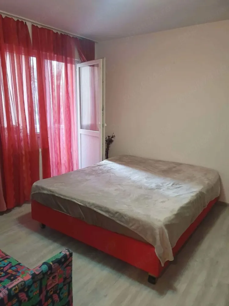 Apartament vanzare 2 camere 78 mp, Micro 15 - De vanzare apartament cu 2 camere cu o suprafata de 77,8mp , situat in cartierul Micro 15.
Apartamentul este bine compartimentat și dispune de 2 balcoane , iar camerele sunt spatioase.
Zona linistita cu acces la magazine, scoli,farmacii, mijloace de transport, piata.