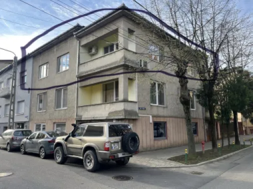 BRASADAS vinde ap 5 cam etaj 1 in casa cu etaj centru vechi.