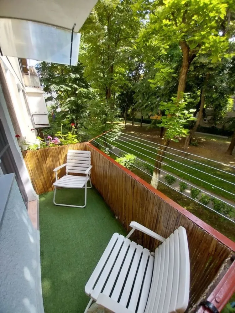 BRASADAS vinde ap 2 cam et.1/4 mobilat utilat cu garaj. - Agentia Imobiliara BRASADAS vinde apartament cu doua camere, mobilat, utilat, din caramida, la etajul 1/4 aproape de LIDL Careiului. 
Bloc din caramida. 
Termopane, jaluzele exterioare, beci mare uscat cu geam. 
Balcon mare modificat protejat de ploaie. 
Garaj autorizat in fata blocului. 
La 5 minute pe jos mag.Lidl, Mall,piata somes, spitalul judetean.
Www.brasadas.com.
