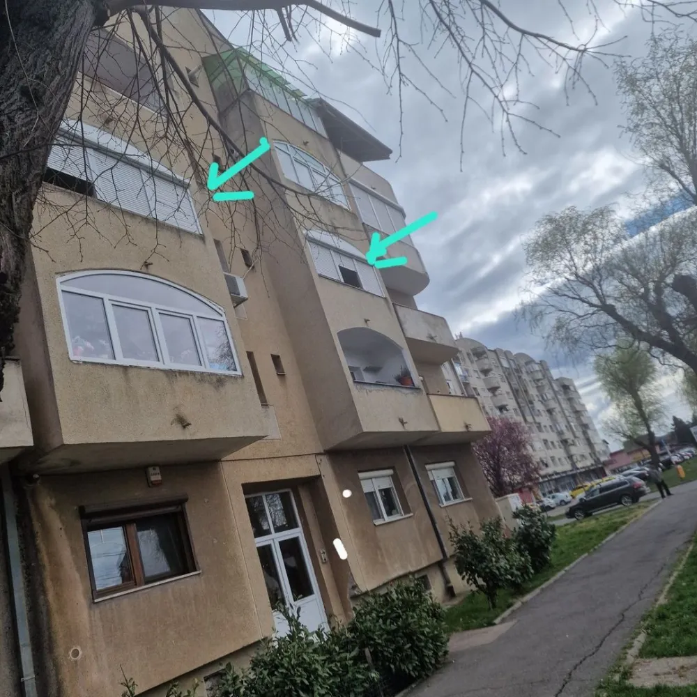 BRASADAS vinde ap 2 cam, Carpati 2 etaj 2/4. - Agentia Imobiliara BRASADAS vinde apartament cu 2 camere decomandate , 52 mp , Et.2/4 , 2 balcoane , beci la subsol. Bucataria e mobilată iar living-ul e partial mobilat. ( aer conditionat , centrală termică , balcoanele sunt inchise cu jaluzele ). Apartamentul se află pe Lucian Blaga , colț cu Ambudului , Carpati 2 , Satu Mare.
Www.brasadas.com.