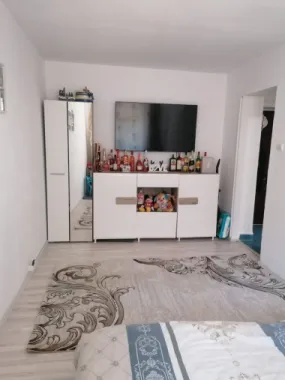 BRASADAS vinde ap 1 cam zona Micro 14.