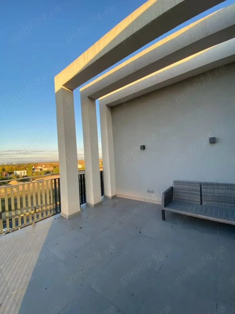 BRASADAS vinde penthouse 2 cam semifinisat-Smalard City. - Agentia Imobiliara BRASADAS vinde apartament tip PENTHOUSE in Smarald City Satu Mare cu suprafata de 128 mp, din care 86 utili și 42 mp terasă și balcon.
An construcție 2023 
este situată la etajul 5
Living luminos cu ferestre mari 
Două ieșiri la terasă 
Încălzire în pardoseală ,centrala termică 
Un loc de parcare 
Dispune de două băi , o debara ,2 camere ,salon și bucătărie open space 

Este ideal pentru confort și funcționalitate. In spatele blocului există spații de joacă pentru copii si teren de tenis 
În zonă sunt multiple opțiuni de restaurante și cafenele. La câțiva pași se află magazine și spații de relaxare. Transportul public este bine conectat, facilitând deplasările. 
Zona este urbană, cu acces facil la servicii medicale-chiar la parter o clinică privată.
Investește într-un mediu sigur și convenabil pentru viața de zi cu zi. 

Www.brasadas.com.