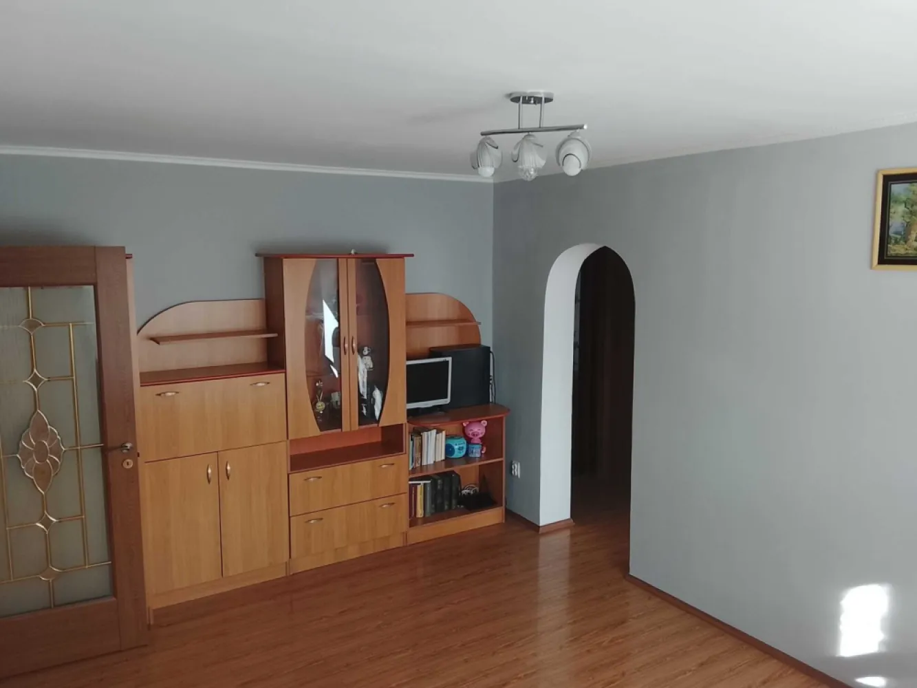 BRASADAS vinde ap 2 cam etaj 4/4 in Micro 16. - Agenția imobiliara BRASADAS vinde apartament cu 3 camere semidecomandat etaj 4/4 cu acoperiș,in Micro 16.
3camere, centrala termica, geamuri termopan, o baie, bucătărie, balcon, debara și beci.
Suprafața utila 72mp, apartamentul dispune de parcare generoasa atât în fata blocului cât și în spate,in apropiere de școală,magazine ,moll,spital piata.
Www.brasadas.com.