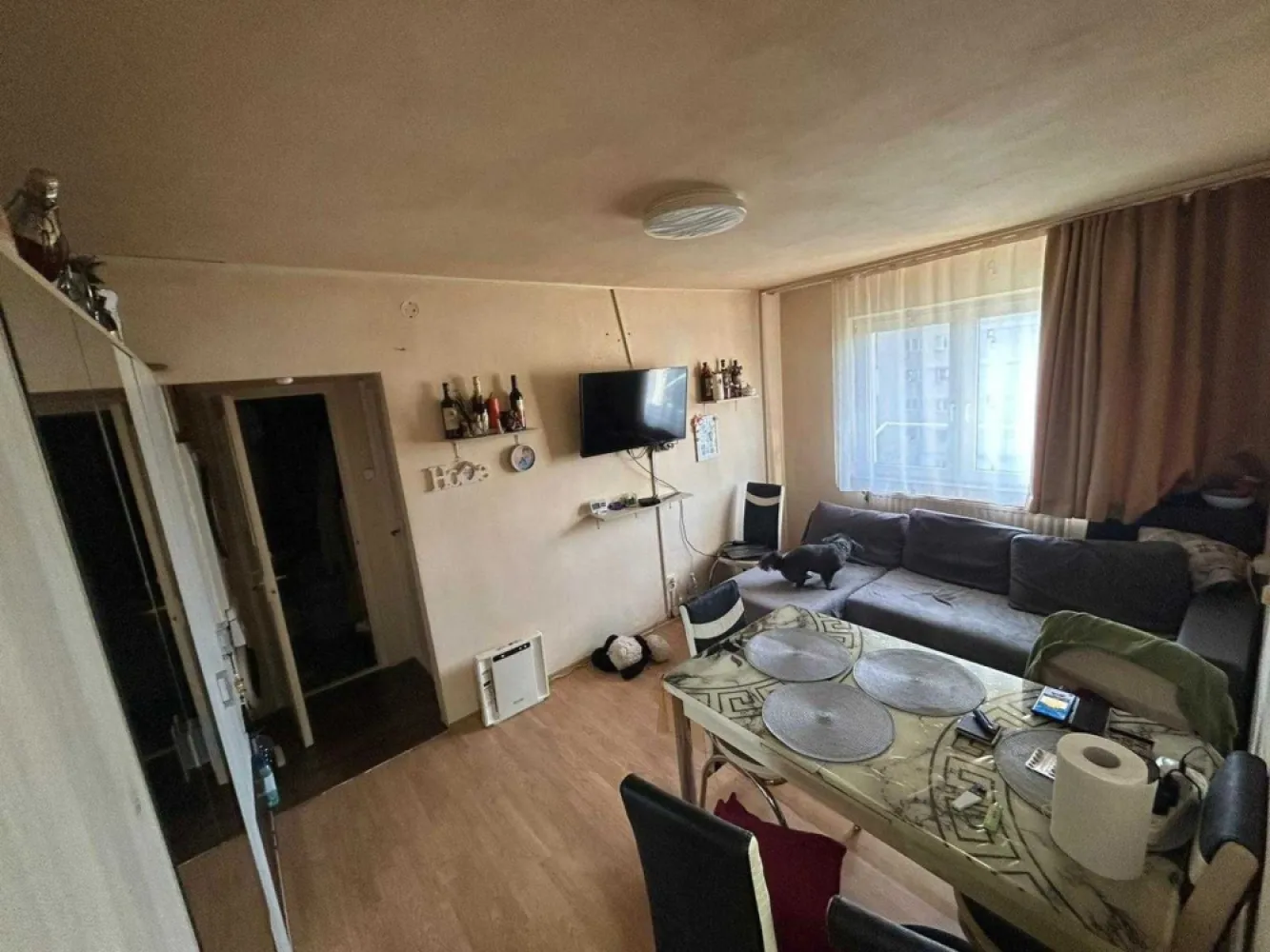 BRASADAS vinde ap 3 cam etaj 4/4 in Micro 14. - Agentia Imobiliara BRASADAS vinde apartament 3 camere in Micro14 la etajul 4/4 cu suprafata utila de 41mp.
Izolat, acoperiș, centrala termica, geamuri termopane. 
Www.brasadas.com.