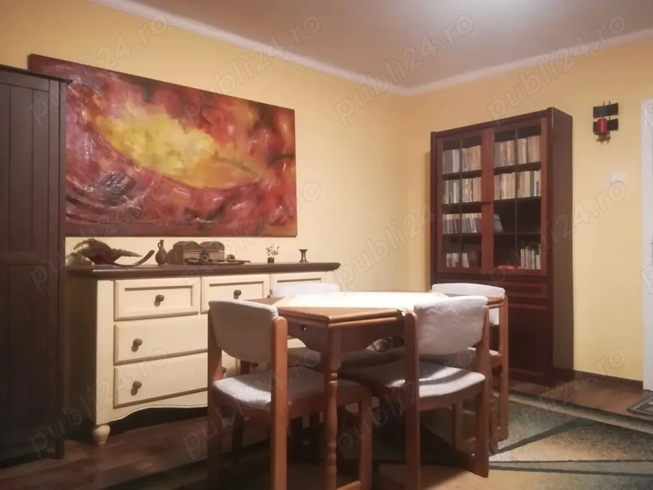 BRASADAS vinde casa cu gradina si garaj. - Agentia Imobiliara BRASADAS vinde casa situată într-o zonă liniștită și accesibilă la soseaua principala. 
Casa este amplasata in spatele terenului.
Lucrările de mansardare au fost începute, însă necesită finalizare, oferind posibilitatea personalizării spațiului după preferințe.

Detalii proprietate:
- Suprafață totală teren: 561 mp
- Suprafață construită la sol: 154 mp
- Front stradal: 12 m
- Lungimea terenului: 43 m

Compartimentare actuală:
- 2 camere
- 1 baie
- 1 bucătărie
- 1 garaj
- 1 hol

Utilități și dotări:
- Geamuri termopan
- Centrală termică

Www.brasadas.com.