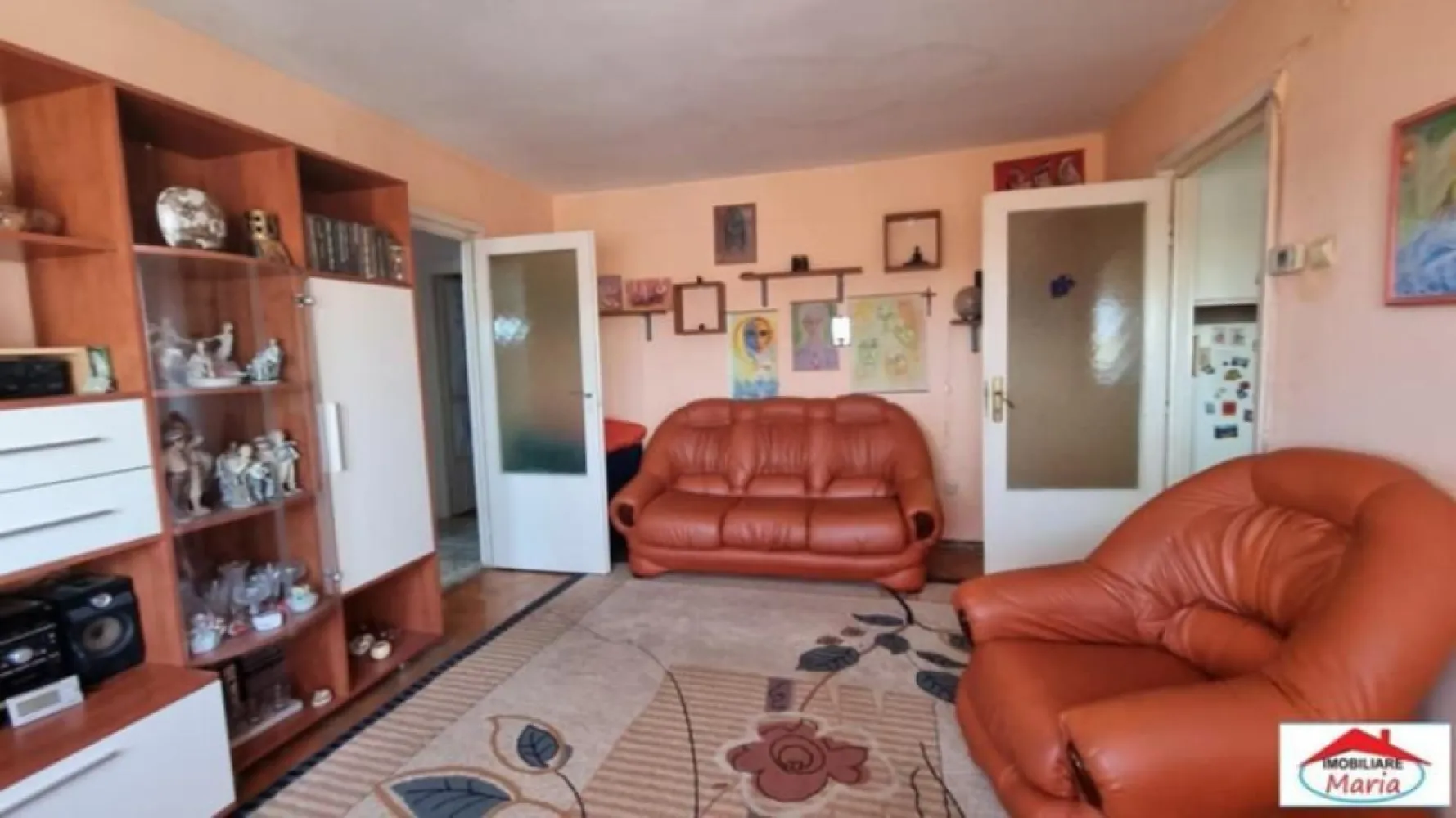 BRASADAS vinde ap 2 cam + balcon etaj 4/4 Solidaritatii. - Agentia Imobiliara BRASADAS vinde apartament cu 2 camere, 1 balcon 1 cămară și 1 pivniță.
Încălzire individuală pe gaz, conducte de apă noi, ușă de intrare metalică de siguranță, baie cu fereastră, jaluzele la toate ferestrele termopan. 
Blocul este acoperit cu acoperiș.
Școală, grădiniță, stație de autobuz, Lidl, parc și piață se află în imediată apropiere.
Www.brasadas.com.