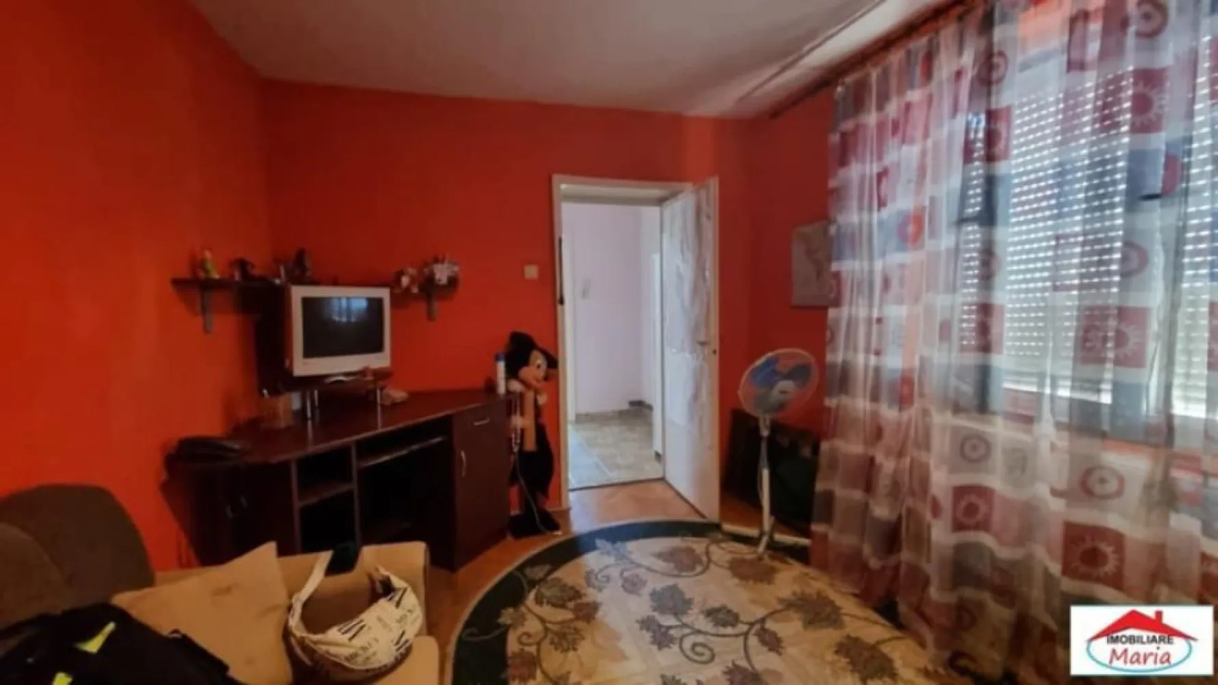 BRASADAS vinde ap 2 cam + balcon etaj 4/4 Solidaritatii. - Agentia Imobiliara BRASADAS vinde apartament cu 2 camere, 1 balcon 1 cămară și 1 pivniță.
Încălzire individuală pe gaz, conducte de apă noi, ușă de intrare metalică de siguranță, baie cu fereastră, jaluzele la toate ferestrele termopan. 
Blocul este acoperit cu acoperiș.
Școală, grădiniță, stație de autobuz, Lidl, parc și piață se află în imediată apropiere.
Www.brasadas.com.