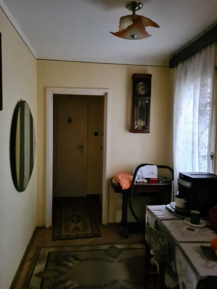 apartament 4 camere Micro 15 - Vand apartament cu 4 camere decomandate + living, bucatarie, baie+baie serviciu, camara cu geam ,balcon, pivnita in Micro 15 pe Careiului. Este aproape de statie autobus de pe Careiului, de Spitalul Judetean si Piata Somes. Se poate viziona dupa ora 16.30.

FARA INTERMEDIARI