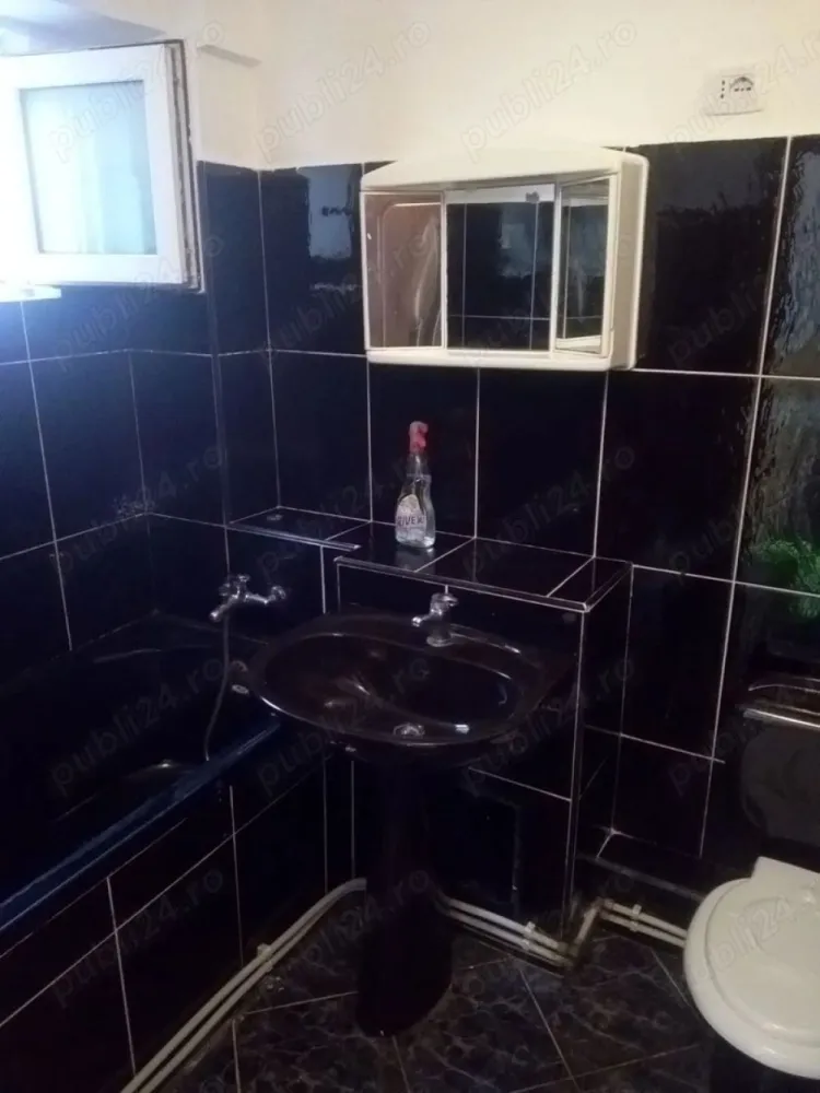 BRASADAS vinde ap 3 cam etaj 4/4 70mp Micro 16. - Agenția imobiliara BRASADAS vinde apartamet cu 3 camere utilat mobilat cu tot ce este in el . Apartamentul este in Micro 16 etaj 4/4, acoperis cu poala, 70mp. 
Doua camere sunt decomandate una este living open space, doua bai, balcon, debara mare, microcentrala, termopan, aer conditionat. 
Zona este foarte buna, este langa parcul Linistii, Policlinica, farmacii, magazine aproape, scoala, gradinita, digul Somes, scara curata, renovata, vecini cumsecade. 
Www.brasadas.com.