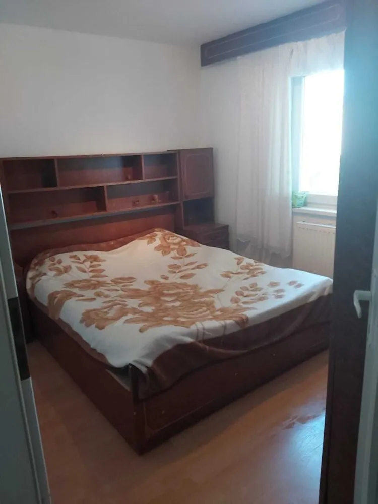 BRASADAS vinde ap 3 cam utilat etaj 2/4 Micro14 Prahova. - Agenția imobiliara BRASADAS vinde apartament cu 3 camere, mobilat complet si utilat
1 baie
1 bucatarie

Se afla in cartierul Micro 14, pe Aleea Prahova, in apropriere de Mall, piata Somes, Synevo, scoala Mircea Eliade, parc de joaca pentru copiii, spital, Lidl, Carrefour si multe alte beneficii la o distanta foarte scurta.

Www.brasadas.com.
