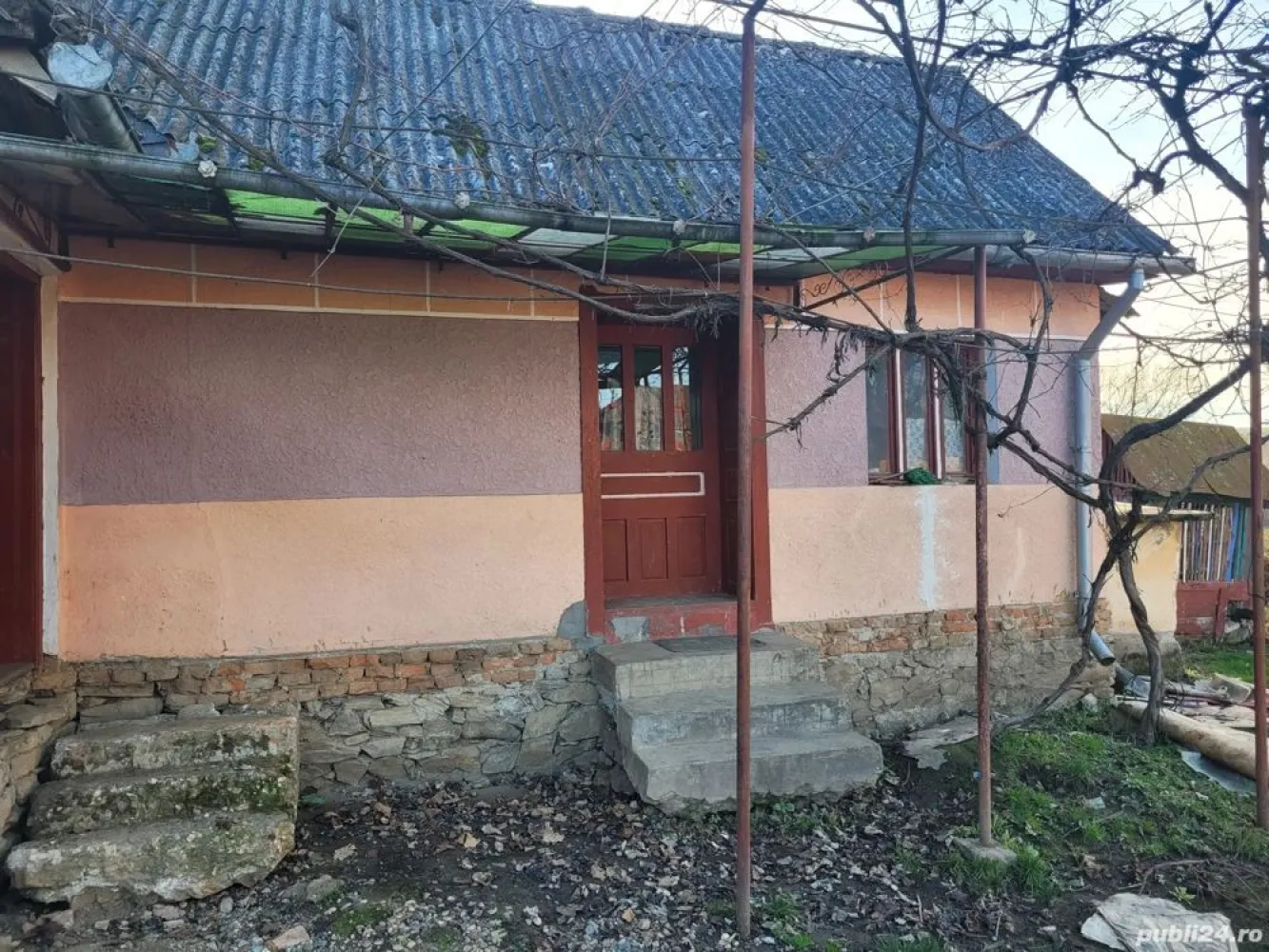 BRASADAS vinde casa in Homorodu de Sus si cu plata in rate. - Agentia Imobiliara BRASADAS vinde casa cu 3 camere si un hol situata in centrul localitati homorodu de sus cu un teren de 2350 mp,un beci sub casa si inca o anexa folosita ca lemnarie ,a fost demolata o casa si o anexa unde se poate construi o casa sau se poate face dezmembrare in doua parcele si se poate vinde,accept schimb cu un apartament mic in satu mare sau in rate cu avans la intelegere pe o perioada de 2-3 ani totul stipulat la notar este curent si apa de la retea, fantana ,proiect aprobat pentru canalizare si gaz, mai multe detali la tel. Mutare imediata fara alte costuri.
Www.brasadas.com.