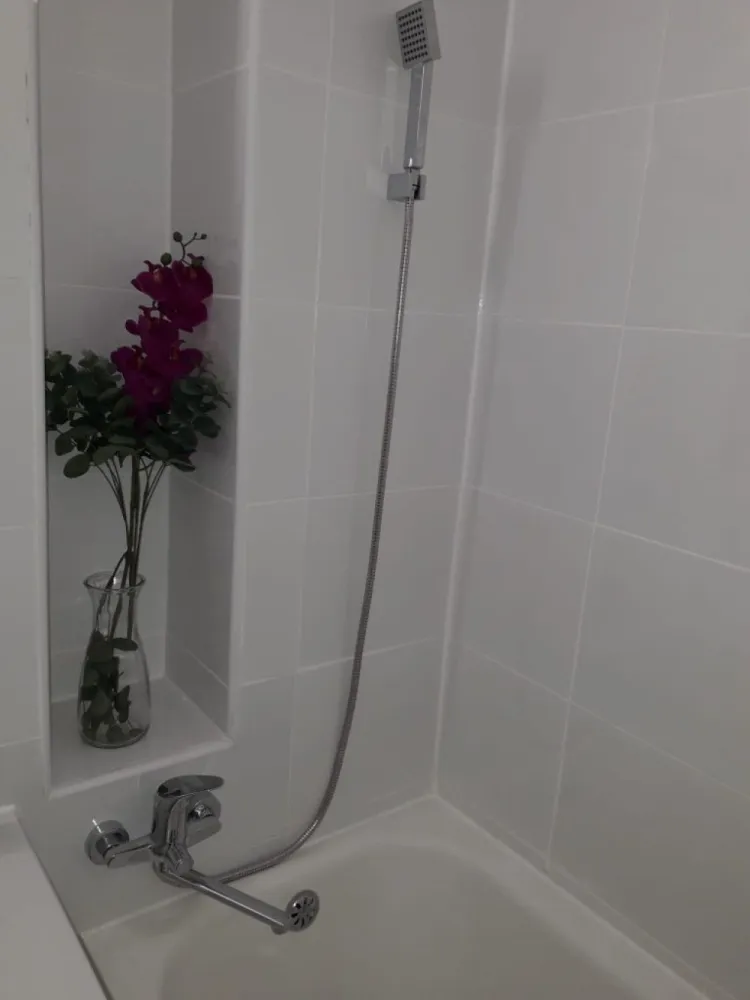 Garsoniera de vanzare in Manastur, str. Bucegi, complex BIG - Garsoniera se afla la etajul 7 din 10, orientare vestica.
Dispune de aer conditionat, frigider, masina de spalat, televizor.
Este ideala pentru investitie. Garsoniera se poate prelua cu chiriasi.