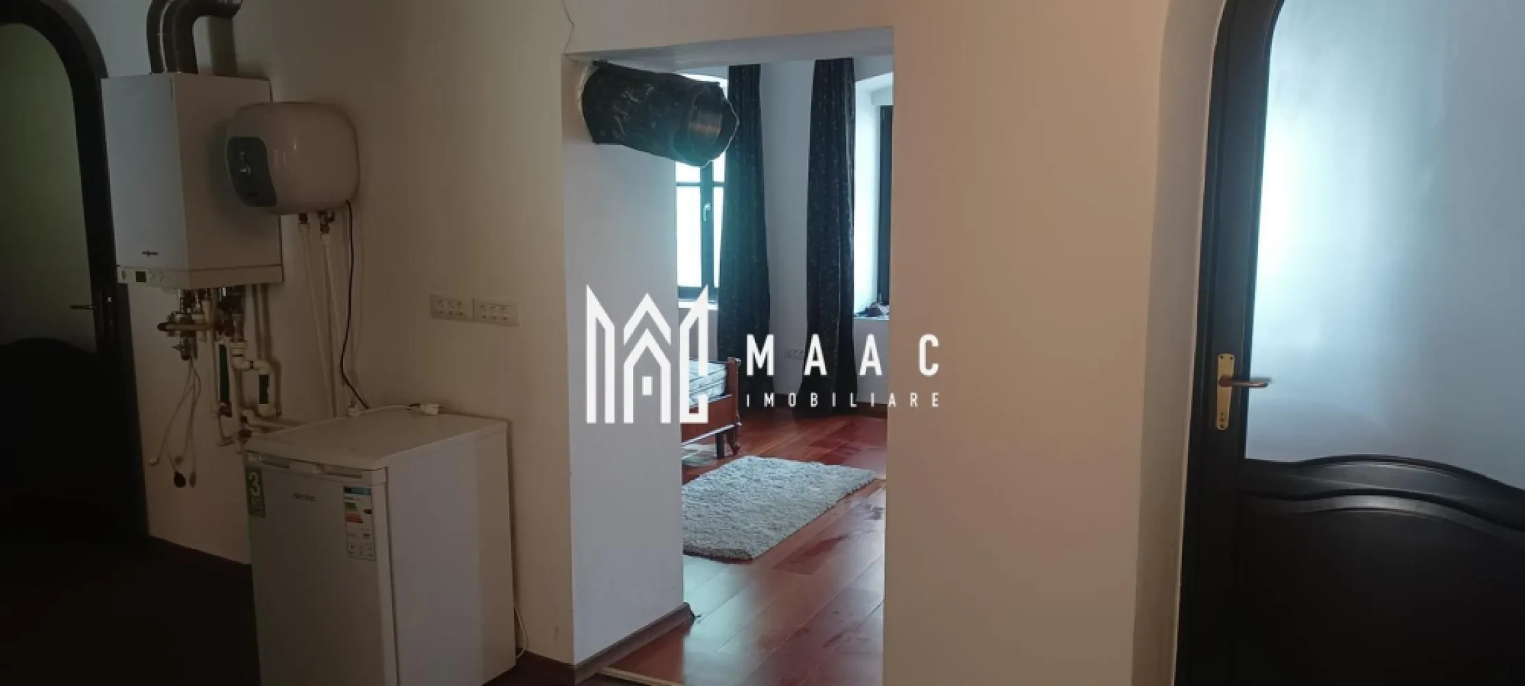 Ultracentral I Pretabil Investitie I Parter - Apartament elegant, complet restaurat – 2 camere + demisol generos – Ultracentral

Situat într-o clădire istorică complet recondiționată, la doar câțiva pași de Piața Mare, acest apartament aflat la parter oferă un mix excepțional între farmecul clasic și confortul modern. 
Poziționat într-una dintre cele mai apreciate zone ale orașului, proprietatea impresionează prin calitatea materialelor, atmosfera caldă și versatilitatea spațiului.

Caracteristici principale:
Suprafață utilă generoasă, compartimentare practică: living, dormitor, bucătărie complet utilată și baie
Încălzire în pardoseală pentru confort termic optim
Ferestre din lemn stratificat cu geam termopan – estetică și eficiență energetică
Mobilier din lemn masiv, realizat pe comandă
Demisol spațios cu potențial mare: saună, spa, cramă sau atelier personal
Acces facil direct din stradă

Ideal pentru:
Locuință deosebită în centrul Sibiului
Investiție în regim hotelier sau închiriere pe termen lung
Activitate profesională: birou notarial, cabinet, atelier, boutique

Pentru detalii suplimentare și programarea unei vizionări: ID: CP2549262