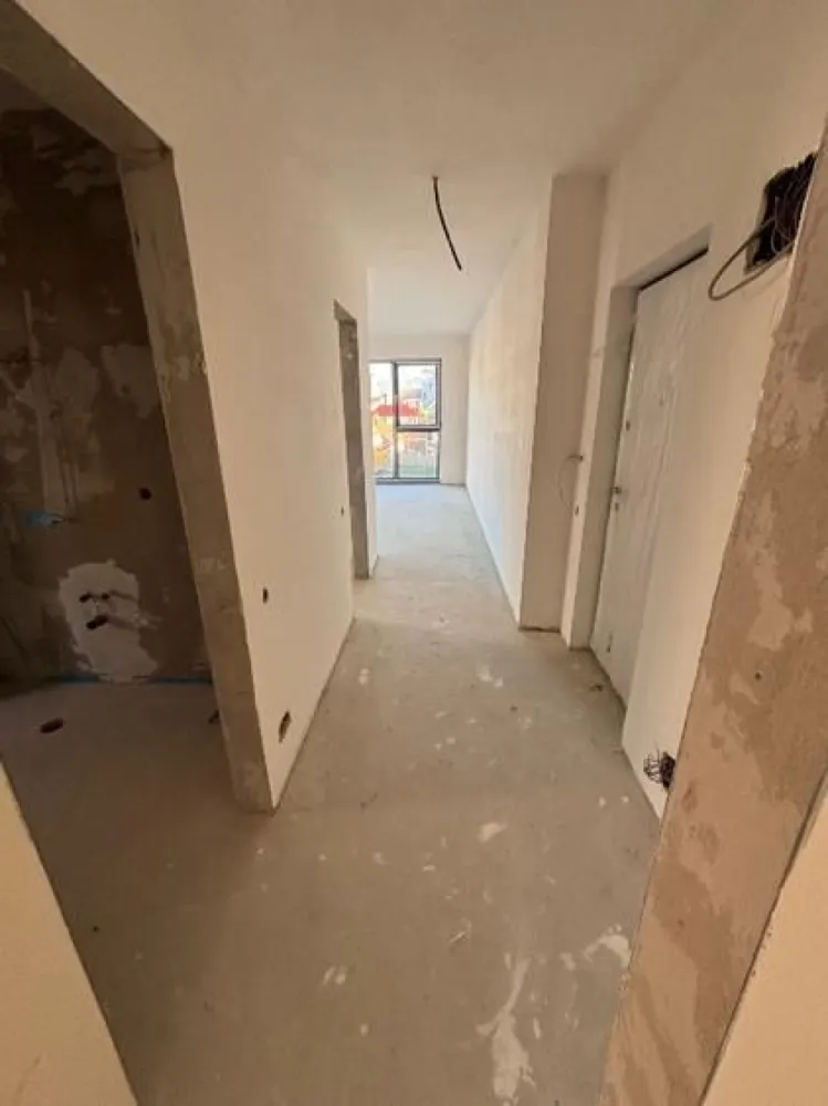 Ap. 2 camere Intre Lacuri - Ap. Cu 2 camere, etajul 2/4, incalzire in pardoseala, se va preda la stadiul semifinisat! Pret loc de parcare 15500 euro