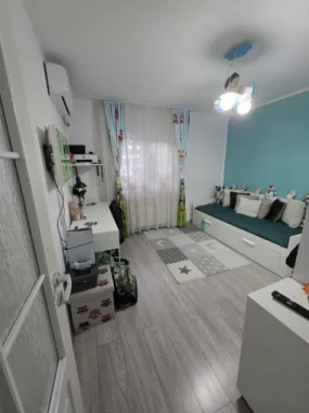 BRASADAS vinde ap 3 camere PARTER, LA CHEIE in MARASTI.