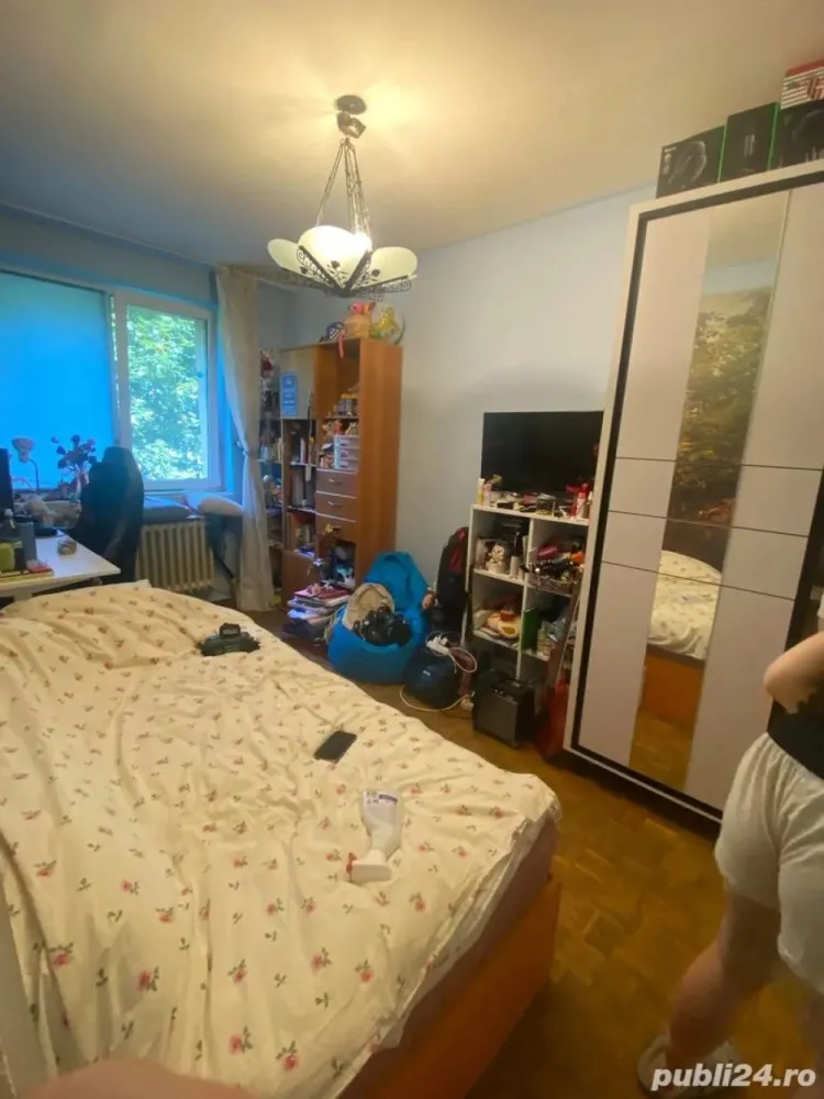 BRASADAS vinde ap 3 cam GHEORGHENI. - Agentia Imobiliara BRASADAS vinde apartament cu trei camere decomandat, situat la etajul 4/4 in cartierul Gheorghieni.
Apartamentul se afla într-un bloc reabilitat termic ,are la doar 5minute școală,grădiniță ,creșă ,ideal pentru familii tinere aflate la început de drum .
La doar 5 minute de supermarketuri ,Iulius mall,baza sportivă și de stații de autobuz spre toate zonele din Cluj.
www.brasadas.com.