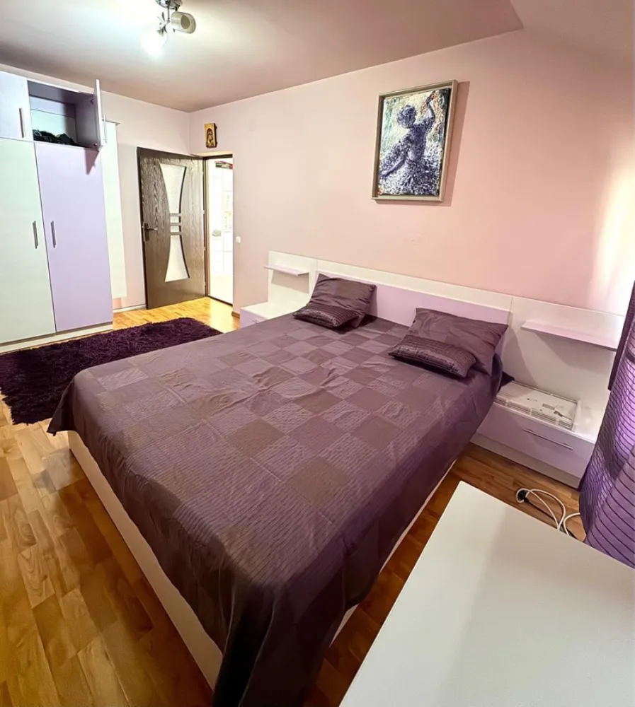 BRASADAS vinde ap 2 cam, Floresti. - Agentia Imobiliara BRASADAS vinde apartament in Floresti la mansarda ( dar NU este ultimul etaj, deasupra fiind locatari ), f aproape de JYSK, Kik, statia de autobus, etc, mobilat/utilat, cu CF., include loc de parcare exterior, 56 mp utili si 8 mp balcon disponibil imediat.
www.brasadas.com.