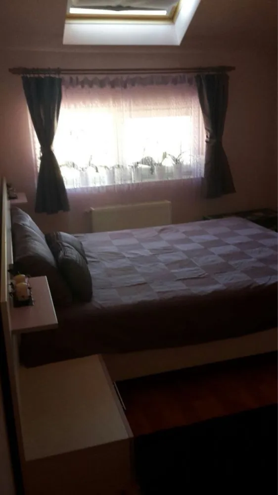 BRASADAS vinde ap 2 cam, Floresti. - Agentia Imobiliara BRASADAS vinde apartament in Floresti la mansarda ( dar NU este ultimul etaj, deasupra fiind locatari ), f aproape de JYSK, Kik, statia de autobus, etc, mobilat/utilat, cu CF., include loc de parcare exterior, 56 mp utili si 8 mp balcon disponibil imediat.
www.brasadas.com.