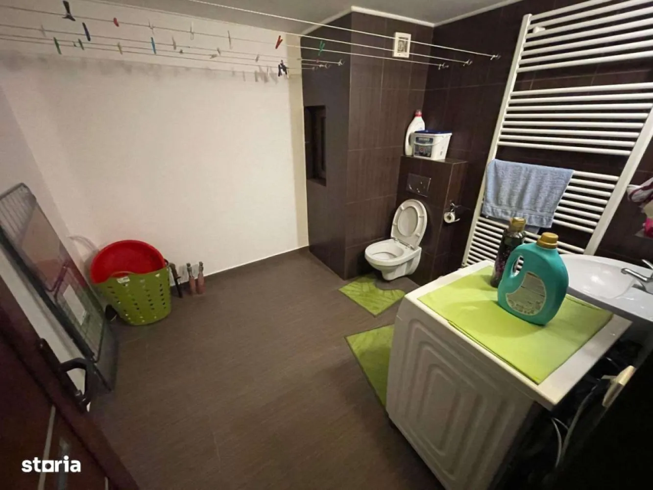 BRASADAS vinde casa in zona stadionului Olimpia. - Agentia Imobiliara BRASADAS vinde casa tip P+2+M in zona stadion Olimpia, ideală pentru o familie sau ca investiție imobiliară!Se vinde complet mobilat + utilat.Casa este compusă din:
Parter: Garaj electric + 1 camera + 1 baie + 1 hol mare + 1 hol mic. 
Etajul 1: Living + Baie + Bucătărie + Dining + Debara 
Etajul 2: Baie + 3 camere / dormitoare (1 cu balcon) + HolCurte din spate: loc de stat relaxat departe de gălăgie + zona de grătar + încăpere pentru depozitareÎncălzire pe centrala + încălzire pardoseala (etajul 1)Geamuri / uși termopane Rehau, porți electrice, camere video in fata clădirii si in spatele clădirii, jaluzele electrice, interfon video, senzori de mișcare. 
Posibilitate de a construi alte încăperi / camere la mansarda.
Casa a fost complet renovata in anul 2015.
Www.brasadas.com.
