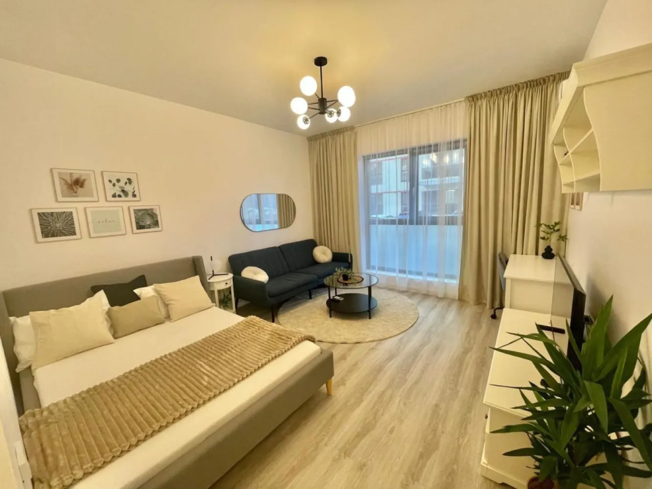 BRASADAS vinde garsoniera din 2025 la PARTER în EXIGENT 5. - Agenția imobiliara BRASADAS vinde garsonieră din 2025 situata la PARTER în EXIGENT faza 5.
Garsoniera este MOBILATA si UTILATA asa cum se vede in poze si nu a fost inca locuita.
Este situata la 10 minute de statia de Metou LUJERULUI. 
În apropiere toate mijloacele de transport in comun, supermarketuri si 2 hipermarketuri, Parcul LINIEI, Politehnica, ...
Se accepta și plata cu credit bancar. 
Pentru mai multe detalii, sunați la nr. 0721447297.
www.brasadas.com.