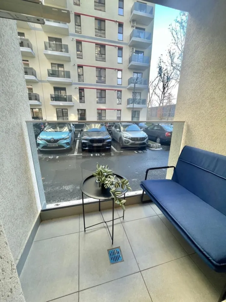 BRASADAS vinde garsoniera din 2025 la PARTER în EXIGENT 5. - Agenția imobiliara BRASADAS vinde garsonieră din 2025 situata la PARTER în EXIGENT faza 5.
Garsoniera este MOBILATA si UTILATA asa cum se vede in poze si nu a fost inca locuita.
Este situata la 10 minute de statia de Metou LUJERULUI. 
În apropiere toate mijloacele de transport in comun, supermarketuri si 2 hipermarketuri, Parcul LINIEI, Politehnica, ...
Se accepta și plata cu credit bancar. 
Pentru mai multe detalii, sunați la nr. 0721447297.
www.brasadas.com.