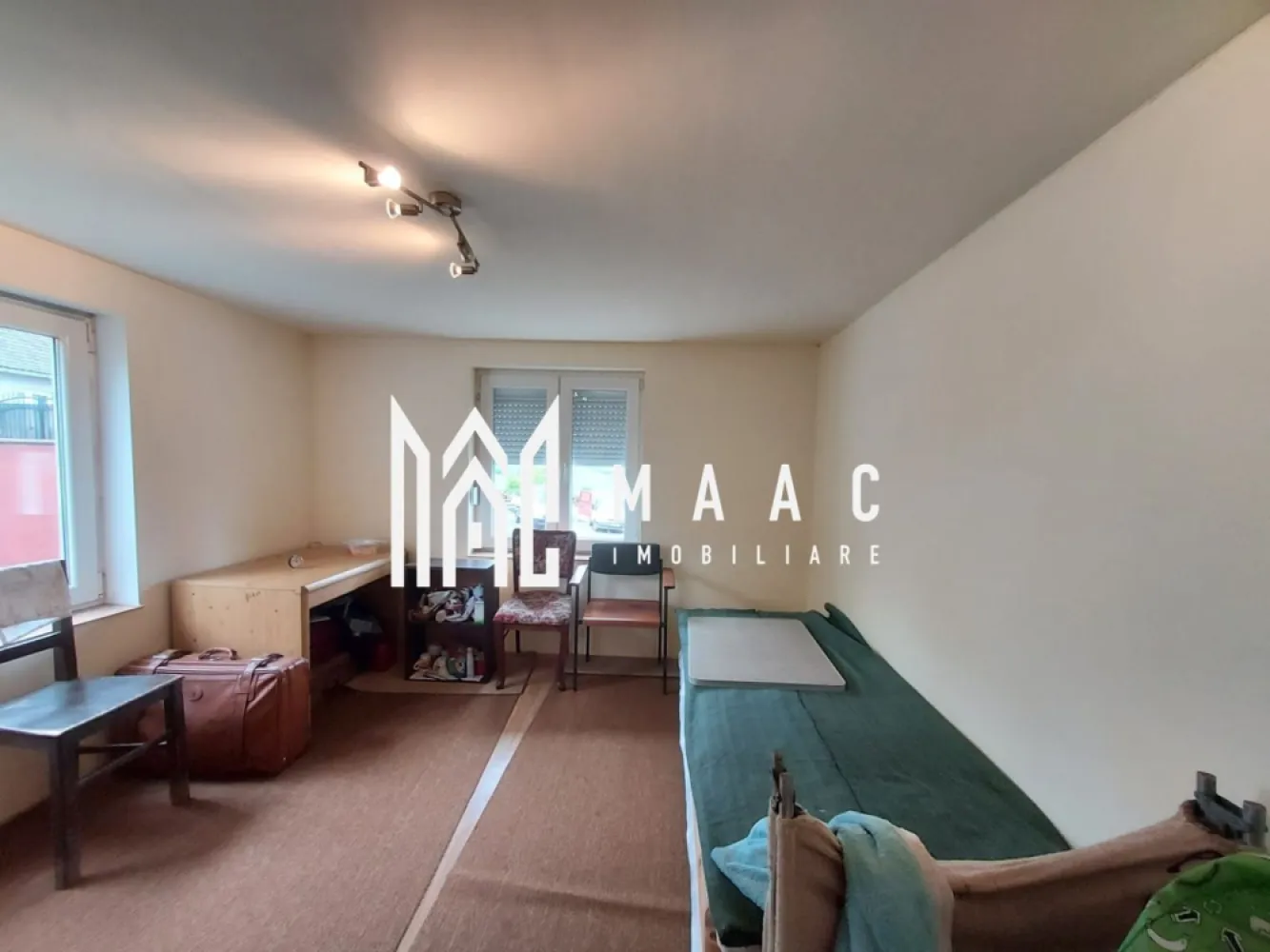 Casa | 1331 mp Teren | Miercurea Sibiului | - MAAC Imobiliare vă propune spre vânzare un teren generos de 1331mp cu construcție existentă, situat în Miercurea Sibiului, într-o zonă liniștită, ideală pentru dezvoltare rezidențială sau casă de vacanță .

Detalii proprietate:

Suprafață teren: 1331 mp

Racordat la toate utilitățile: apă, canalizare, curent electric (instalație electrică schimbată)

Suprafață utilă construcție existentă: 22 mp

Magazie: 11 mp

Avantaje:

Libertate de dezvoltare pentru proiecte rezidențiale sau recreative

Zonă liniștită, cu priveliște deschisă către câmp

Infrastructură completă pentru racordare la utilități

O oportunitate excelentă de investiție sau pentru amenajarea unei locuințe de vacanță într-un cadru natural, la doar câțiva pași de Sibiu.

Pentru mai multe detalii și programarea unei vizionări, vă invităm să ne contactați, menționând ID: CP2544817